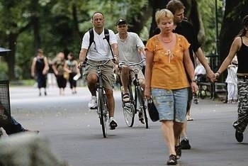 Regulamin Plant wyraźnie mówi, że są one ciągiem pieszym, nie ma jednak zakazu wjazdu dla rowerzystów Fot. Anna Kaczmarz