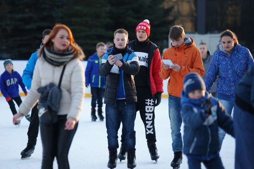 Lodowe szaleństwo w centrum Nowej Huty [WIDEO]