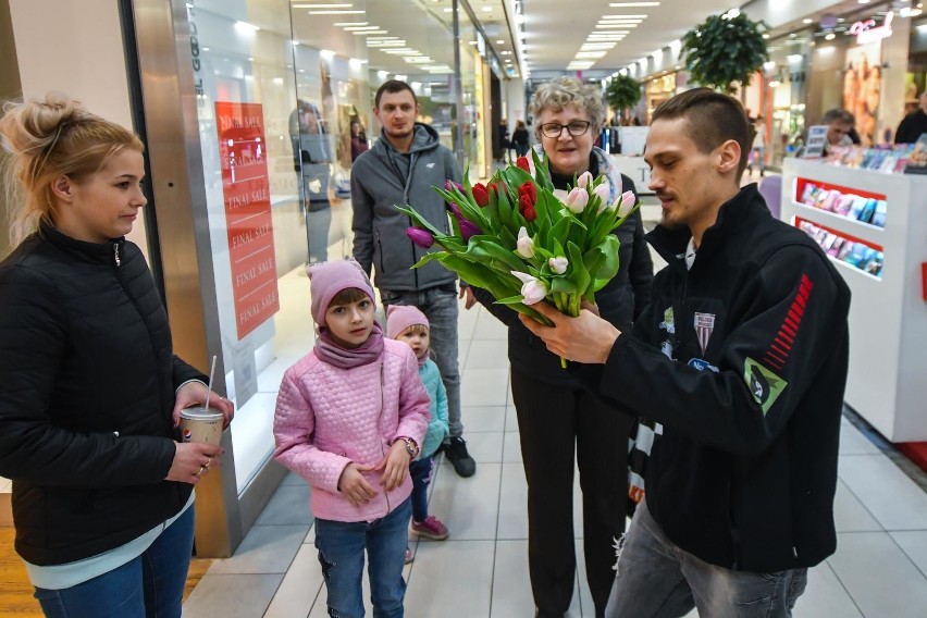 Na przypadający w piątek Dzień Kobiet, ŻKS Polonia Bydgoszcz...