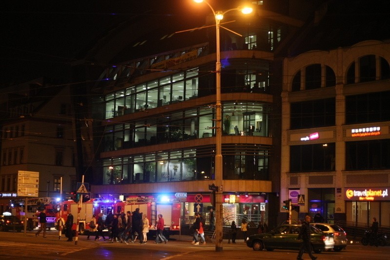Wrocław: Pożar w Alior Banku przy Białoskórniczej (ZDJĘCIA)