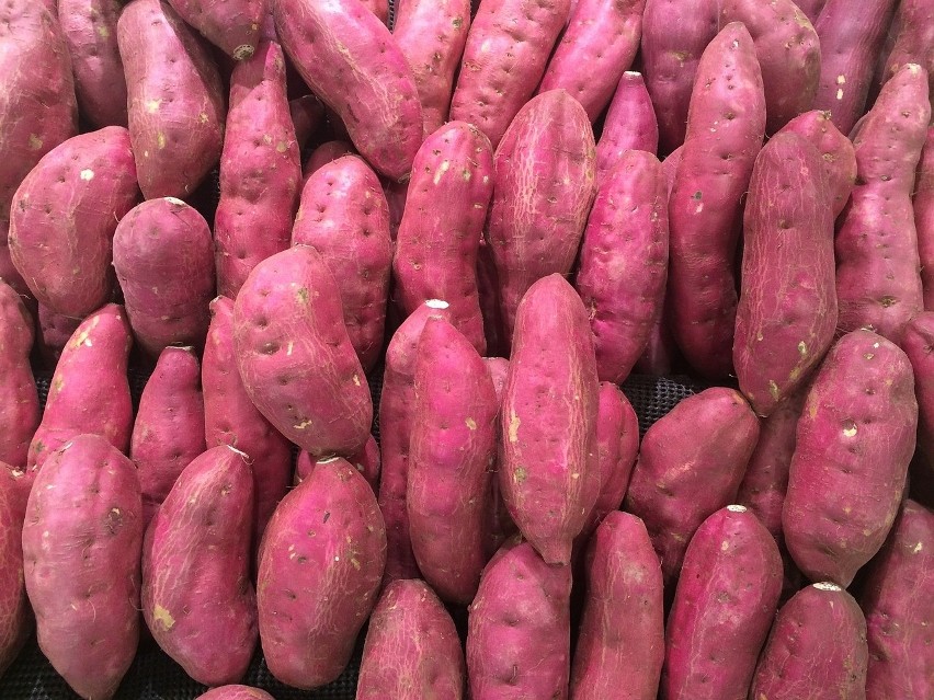 Imo to w Japonii potoczna nazwa ziemniaków. Pochodzące z...