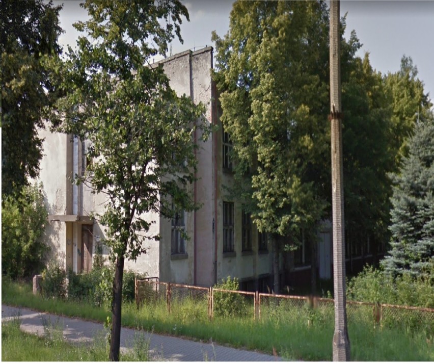 Powiat skarżyski chce sprzedać działki z budynkami po Technicznych Zakładach Naukowych (ZDJĘCIA)
