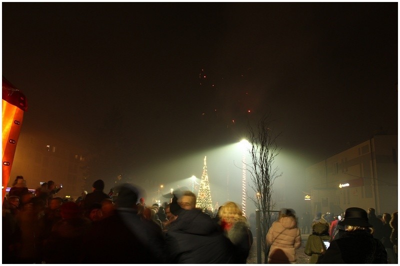 Z muzyką, tańcem i wystrzałami korków od szampana Mońki...