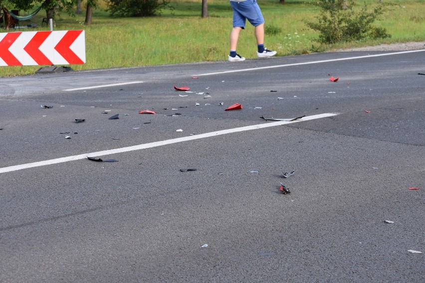 Gorlice. Wypadek na DK 28. Motocyklista uderzył w tył samochodu osobowego. Poturbowany trafił do szpitala