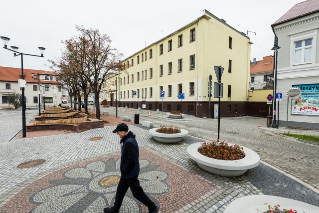 Mural na budynkach Oddziału Zewnętrznego Aresztu Śledczego w Bydgoszczy-Fordonie ma się składać z czterech odrębnych kompozycji. Według konkursu, ogłoszonego przez Stowarzyszenie Miłośników Starego Fordonu, część A - czyli elewacja obiektu od strony Rynku - ma nawiązywać do kamienic, w sposób autorski interpretując ich wizerunek oraz nawiązywać do historii i charakteru miasteczka trzech kultur