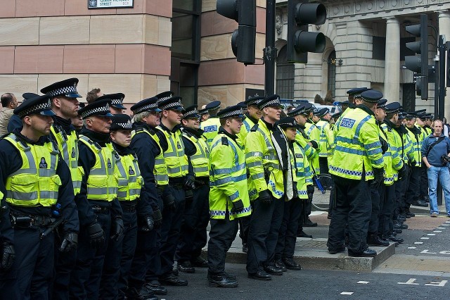 Według szefa Scotland Yardu, spośród ponad 32 tysięcy funkcjonariuszy londyńskiej policji, 161 ma wyroki za przestępstwa kryminalne.