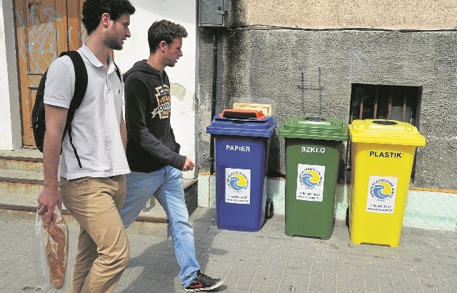Inspektorzy WIOŚ zapewniają, że w gminach nie ma już problemu z brakiem pojemników do segregowania odpadów.