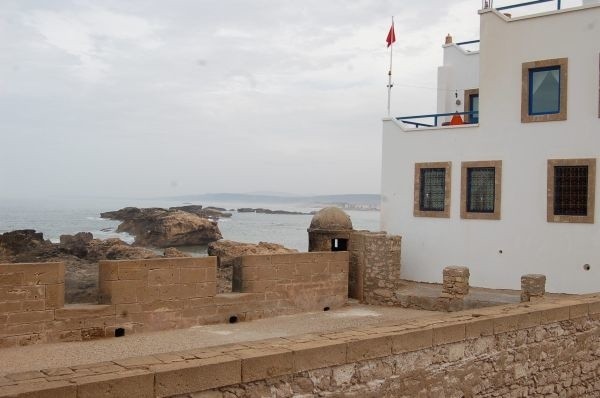 Skaliste wybrzeże w pobliżu fortu