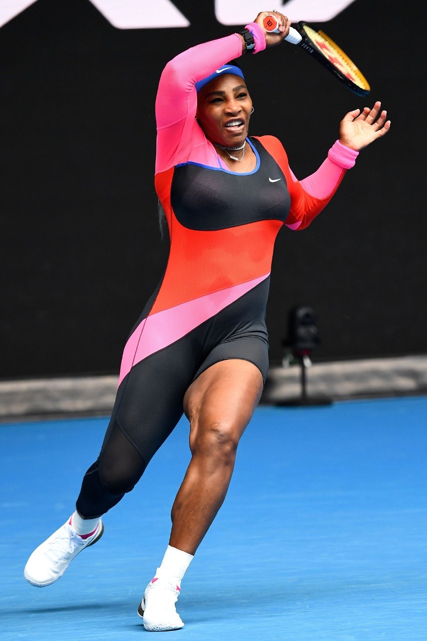 Serena Williams znowu nie tylko grą, ale i strojem zaskoczyła w tegorocznym AUS Open! Zobacz jakie do tej pory prezentowała kortowe kreacje!