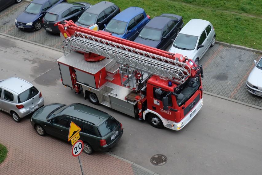 Pożar na Nowym Mieście. Palił się blok na skrzyżowaniu...