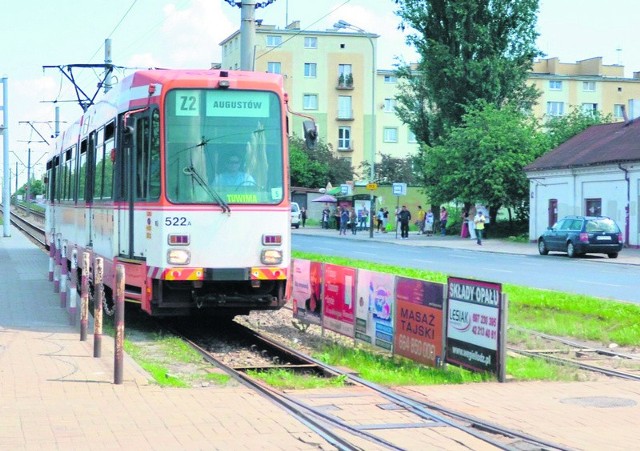 Zdaniem łódzkiego kierowcy, skład tego typu mknął ponad 80 km/h, wyprzedzając samochody na ul. Rokicińskiej.