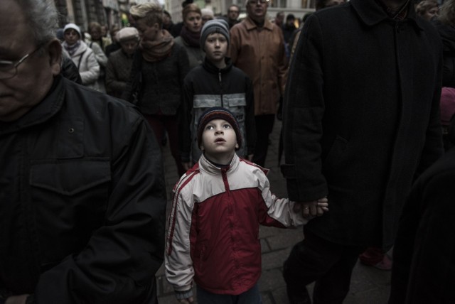 Wojskowa Droga Krzyżowa.Droga krzyżowa wyszła z Kościoła Garnizonowego i kończyła się w kościele św. Janów.