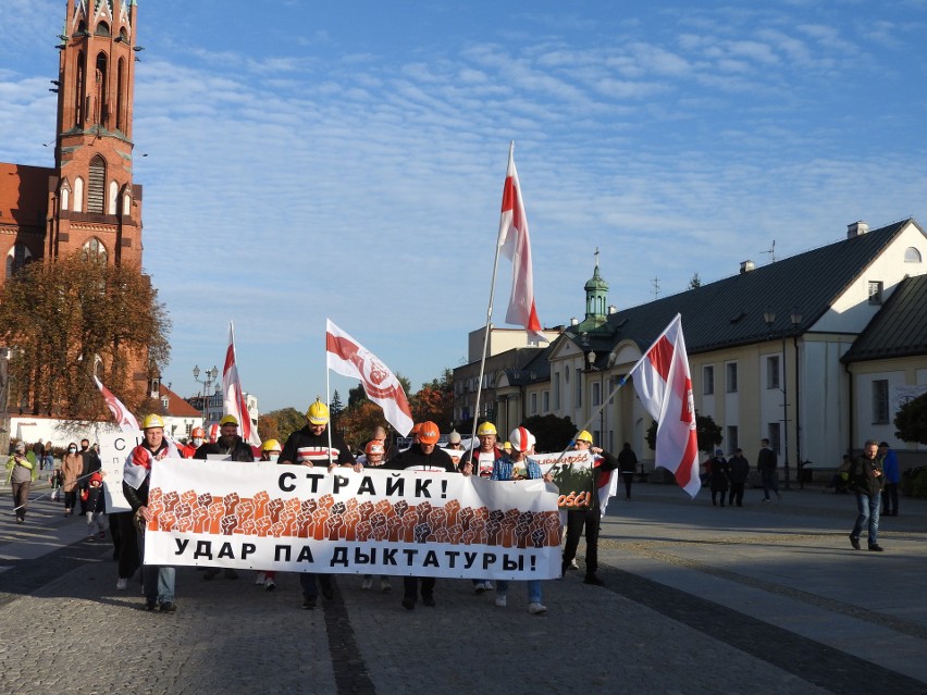 3.1o.2021, Białystok. Manifestacja Białorusinów w centrum...