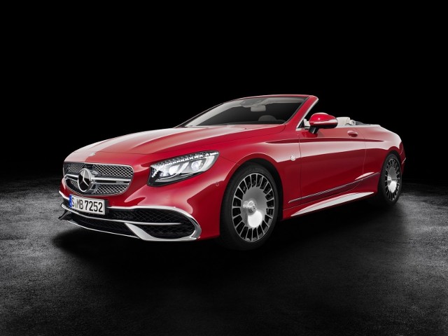 Mercedes-Maybach S 650 CabrioletPodczas salonu samochodowego w Los Angeles marka Mercedes-Maybach prezentuje swój pierwszy kabriolet. Model S 650 Cabriolet trafi na rynek wiosną 2017 roku w limitowanej serii 300 egzemplarzy, w cenie 300 tysięcy euro netto każdy.Fot. Mercedes-Maybach