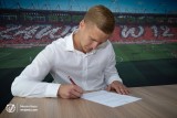 Widzew. 23-letni bramkarz Jakub Szymański został nowym golkiperem łódzkiej drużyny. Podpisał roczny kontrakt ZOBACZ WIDEO I ZDJĘCIA
