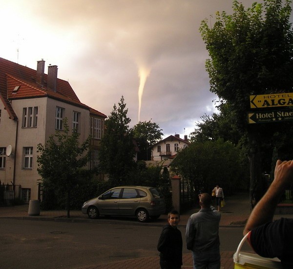 Trąba powietrzna w Ustce - zdjecia internautów (fot. Maciek)