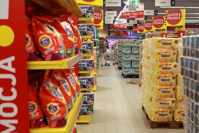 Usteckie Intermarche już gotowe. Towar czeka na klientów.