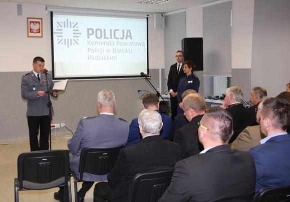 KPP Bielsk Podlaski: Nowe radiowozy w policji i odznaczenia dla policjantów (zdjęcia)