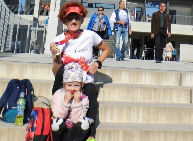 Pani Renata z córką Emilią podczas PKO Silesia Marathon w Katowicach.  