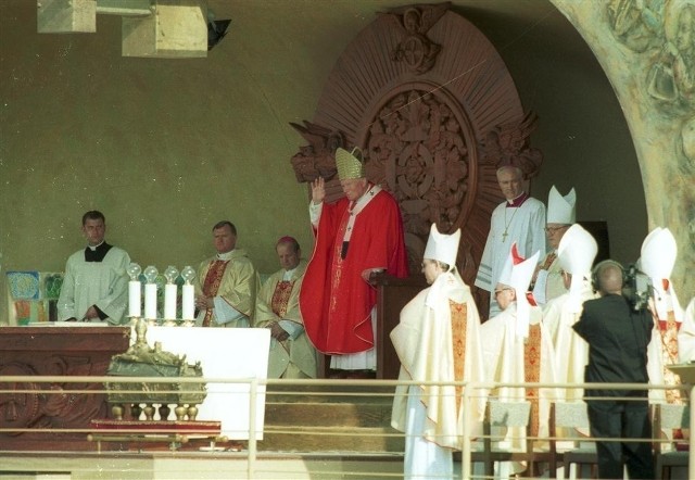 Msza odprawiona przez Jana Pawła II na sopockim hipodromie 5 czerwca 1999 r.