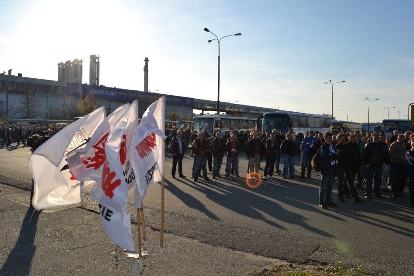 Protest Solidarności przed Fiatem w Tychach