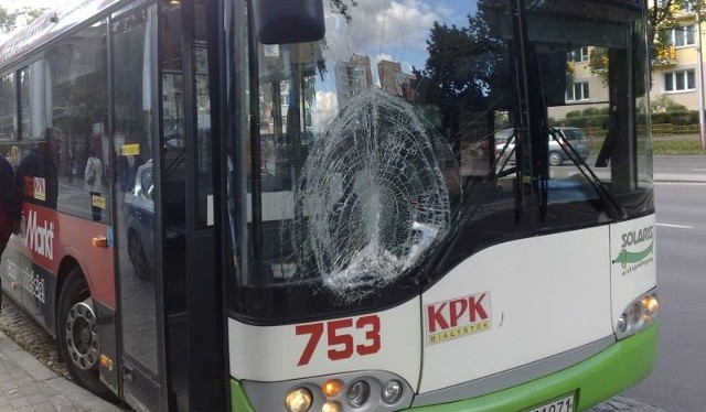 Białystok. Wypadek na Piłsudskiego. Autobus uderzył w rowerzystę