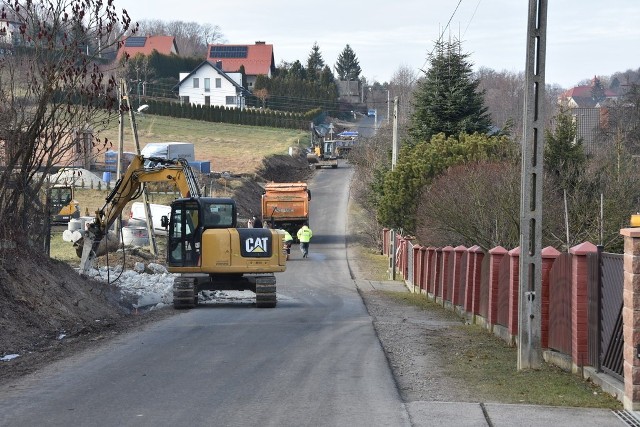 W Biskupicach i Taąbkach (rejon "Pacówek") powstaje ścieżka dla rowerzystów oraz pieszych, za ponad 4,5 mln zł. To kolejna tego typu inwestycja prowadzona od 2020 roku w gminie Biskupice