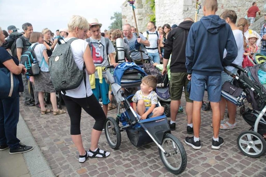 Kraków. Pielgrzymi tłumnie ruszyli na Janą Górę [ZDJĘCIA]