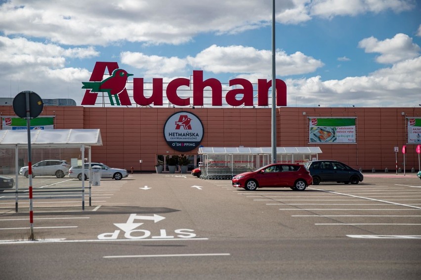 Paczki przygotowywane przez Auchan zostały podzielone na...