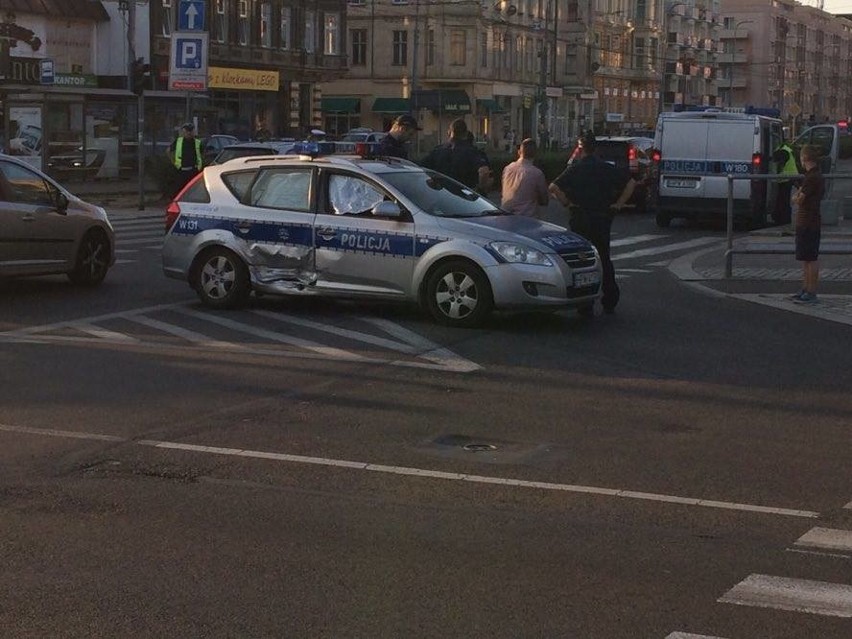 Radiowóz kontra audi. Do stłuczki doszło na Pl.Żołnierza...