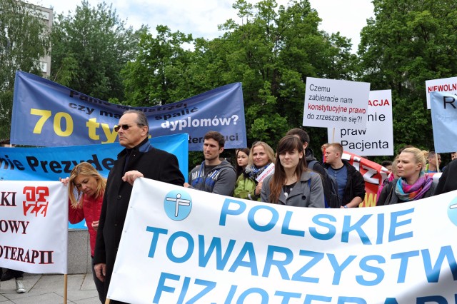 18.05.2016 rok: Warszawa, manifestacja środowisk zrzeszających fizjoterapeutów pod Sejmem