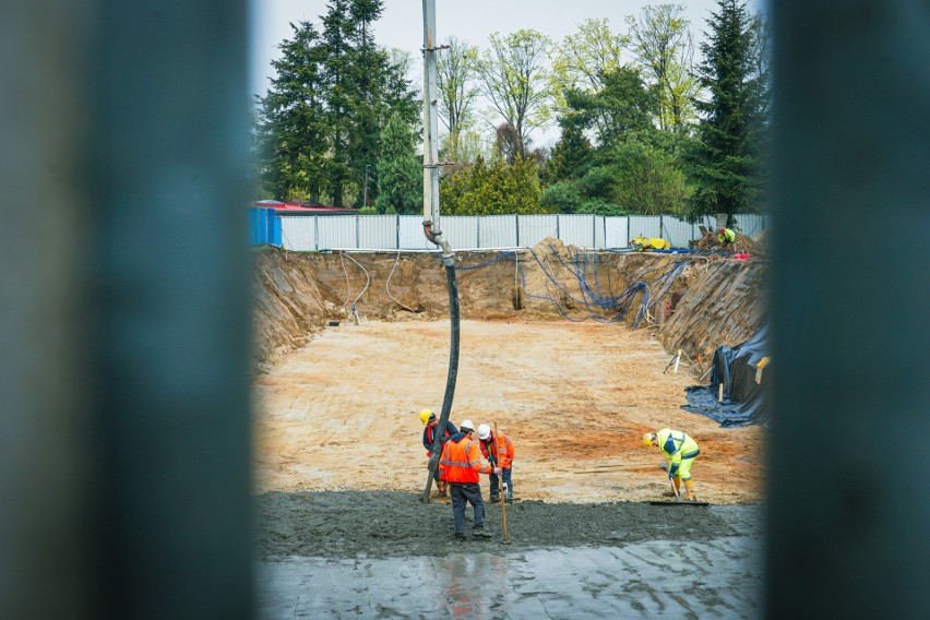 Prace przy budowie okazałego kompleksu akwariów w opolskim...