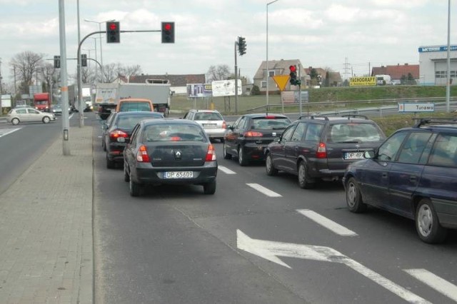 Skrzyżowanie ul. Oleskiej i obwodnicy północnej.