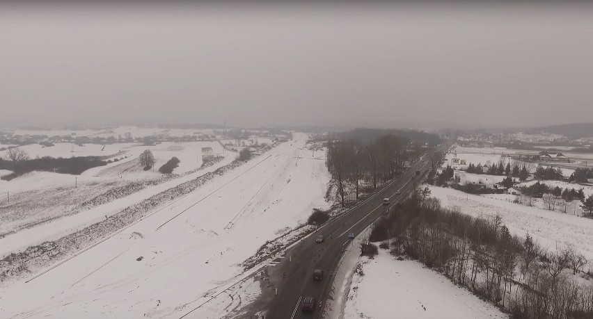 Budowa krajowej "siódemki" w Świętokrzyskiem. Zobacz niezwykłe zdjęcia z drona (WIDEO)