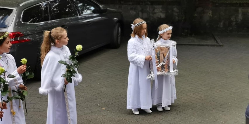 Zobacz kolejne zdjęcia. Przesuwaj zdjęcia w prawo - naciśnij...