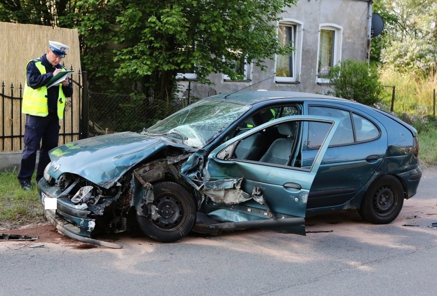 Wypadek autobusu i dwóch aut w Wielgowie. 10 osób jest rannych