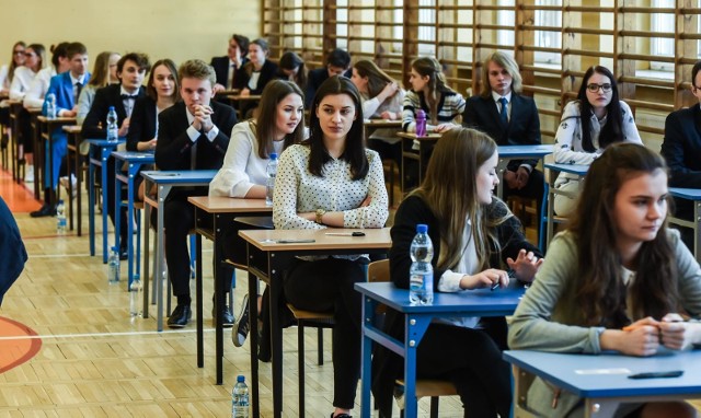 Maturzyści zmierzyli się z maturą z historii na poziomie rozszerzonym. Na naszej stronie znajdziecie proponowane odpowiedzi i arkusze CKE.