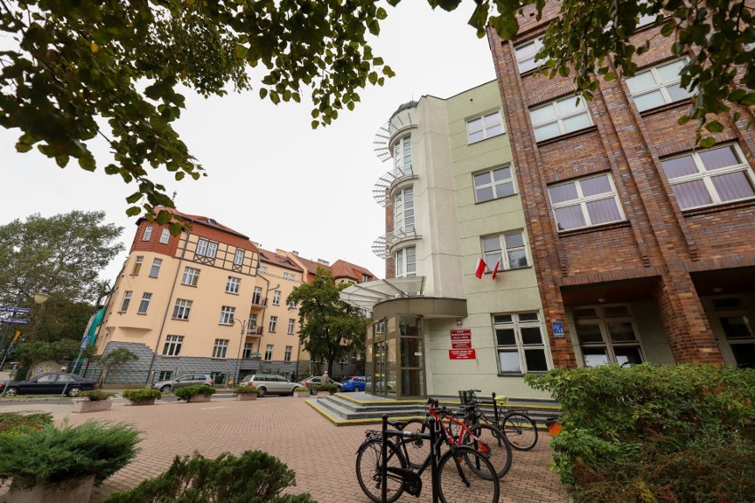 Od października PIP w Toruniu działa w tym budynku, na 3....