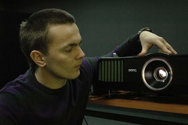 - Będziemy wyświetlać filmy z rzutnika na 5-metrowy ekran - zapowiada organizator przeglądu Krzysztof Kowalczyk.