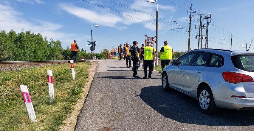 Wypadek na przejeździe kolejowym w Michałowie koło Kutna....