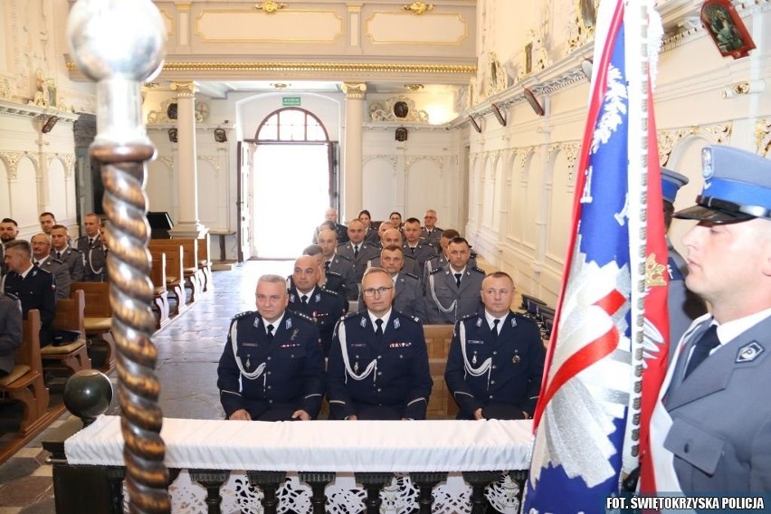 Święto Policji w w Staszowie. Były nominacje, awanse i podziękowania. Zobacz zdjęcia