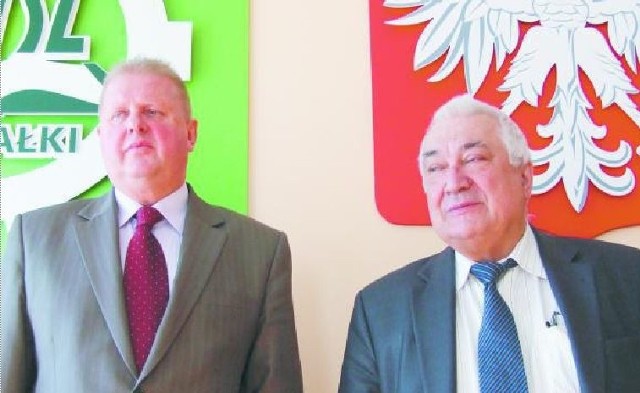 Kanclerz Zdzisław Siemaszko (z lewej) i rektor Jerzy Sikorski przez lata żyli w bardzo dobrej komitywie. Dzisiaj nie chcą już mieć ze sobą nic wspólnego. Kanclerz miał się zaangażować w to, by Sikorski dalej już uczelnią nie kierował.