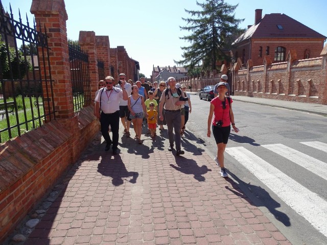 Mieszkańcy i turyści wybrali się na "Spacerek po Chełmnie" ze Sławomirem Grabowskim