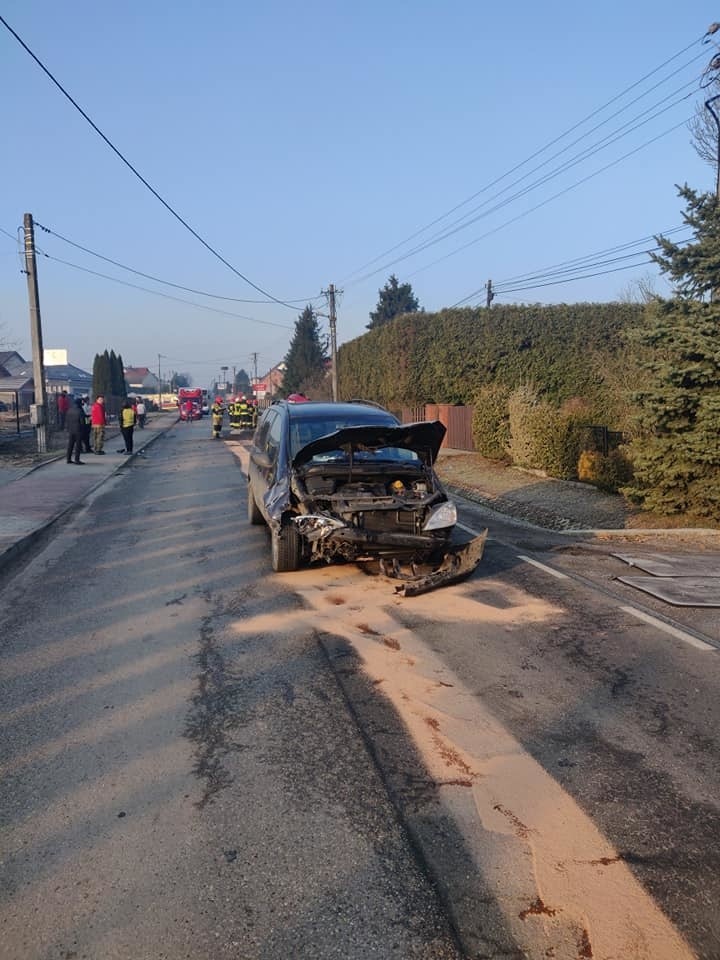 Zderzenie dwóch pojazdów w Kaszowie w przysiółku Wyźrał....