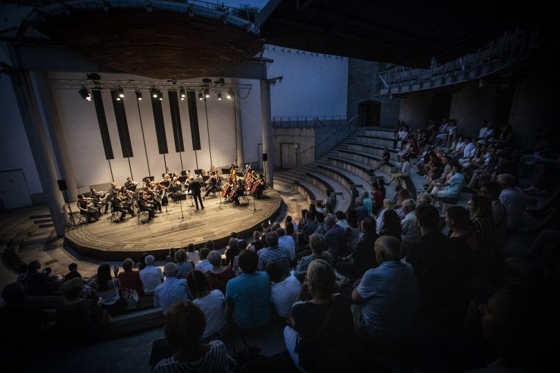 Scena Letnia Opery i Filharmonii Podlaskiej. W sierpniu odbędą się cztery muzyczne wydarzenia 