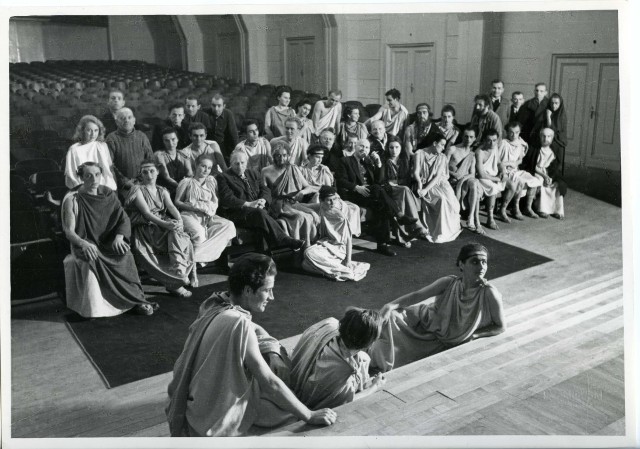 "Homer i Orchidea" w reżyserii Iwo Galla, inauguracja Teatru Wybrzeże, 1946 rok. Zespół teatru przed premierą