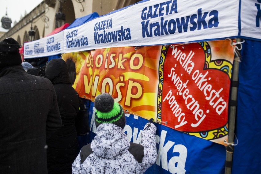 WOŚP w Krakowie. Zobaczcie jak kwestują wolontariusze