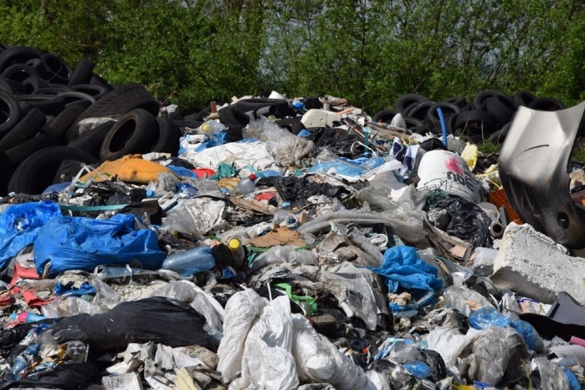 Milion złotych kary za nielegalne składowanie odpadów w Lęborku! Karę dostało także miasto za działkę w okolicy. Urzędnicy rozżaleni!