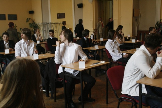 Egzamin gimnazjalny 2014 - dziś język obcy. Większość uczniów zdaje język angielski