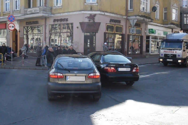 Kolizja na skrzyżowaniu ulic Mickiewicza i Wojska Polskiego